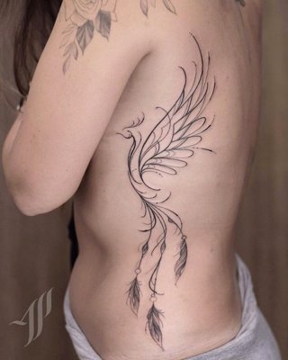 Tatouage plume qui représente un oiseau imaginaire